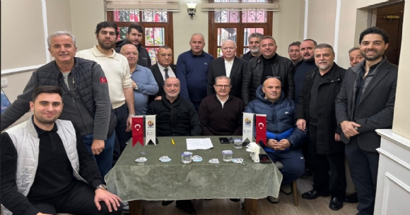 EVRENYE DERNE��NDE BAYRAK DE����M�